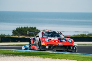 #4 - Grove Racing - Stephen Grove - Brenton Grove - Porsche 911 GT3 R Type-991.2 l &copy; Race Project l Daniel Kalisz | GT World Challenge Australia