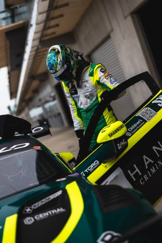 #1 – Shannons Volante Rosso Motorsport – Jamie Day / Liam Talbot – Aston Martin Vantage AMR GT3 | © Race Project | Dan | Daniel Kalisz