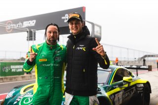 #1 – Shannons Volante Rosso Motorsport – Jamie Day / Liam Talbot – Aston Martin Vantage AMR GT3 | © Race Project | Daniel Kalisz  | Daniel Kalisz