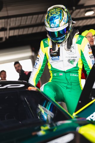 #1 – Shannons Volante Rosso Motorsport – Jamie Day – Aston Martin Vantage AMR GT3 | © Race Project | Daniel Kalisz  | Daniel Kalisz