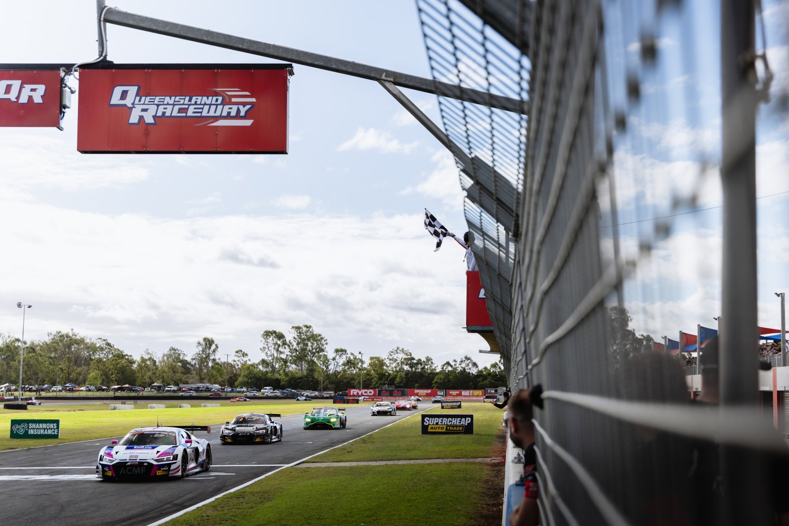 GT WORLD CHALLENGE GLOBAL: Porsche steals the advantage as three-way title fight intensifies