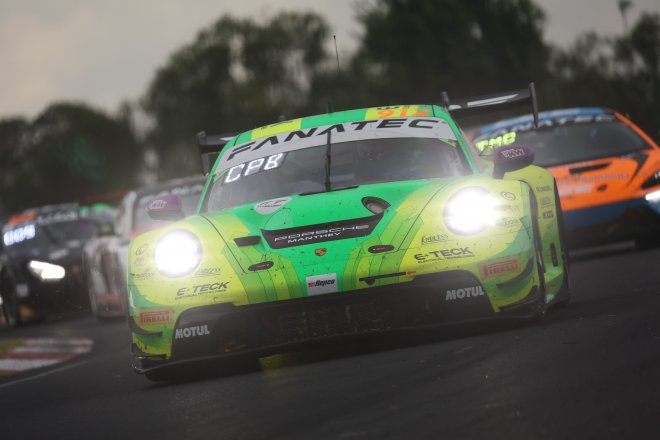‘Grello’ continues to lead as the rain hits at Bathurst