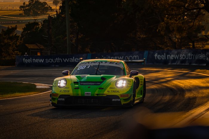Porsche leads after the first four hours at Bathurst